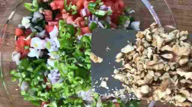 Gavurdağı Salatası Nasıl Yapılır