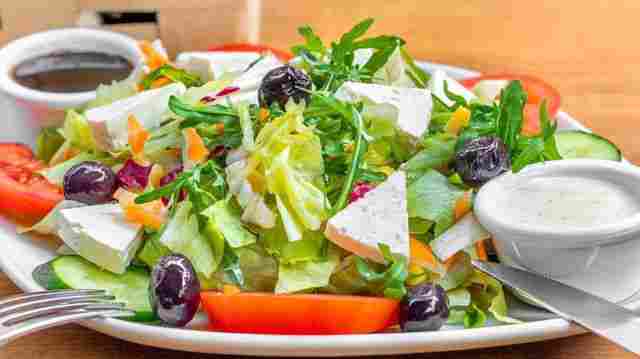 Mevsim Salatası Nasıl Yapılır Tarifi